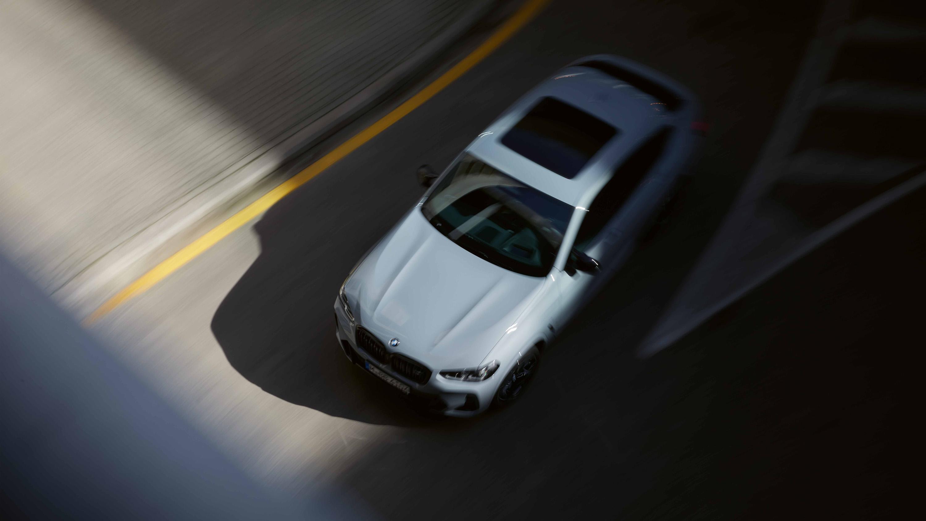 https://bmw-cbu.dev.fsofts.com/storage/page-dong-xe/bmw-x4/x4-promotion-2.jpg